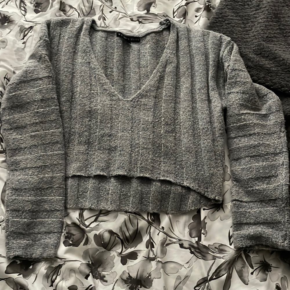 Gray deep V Cropped sweater